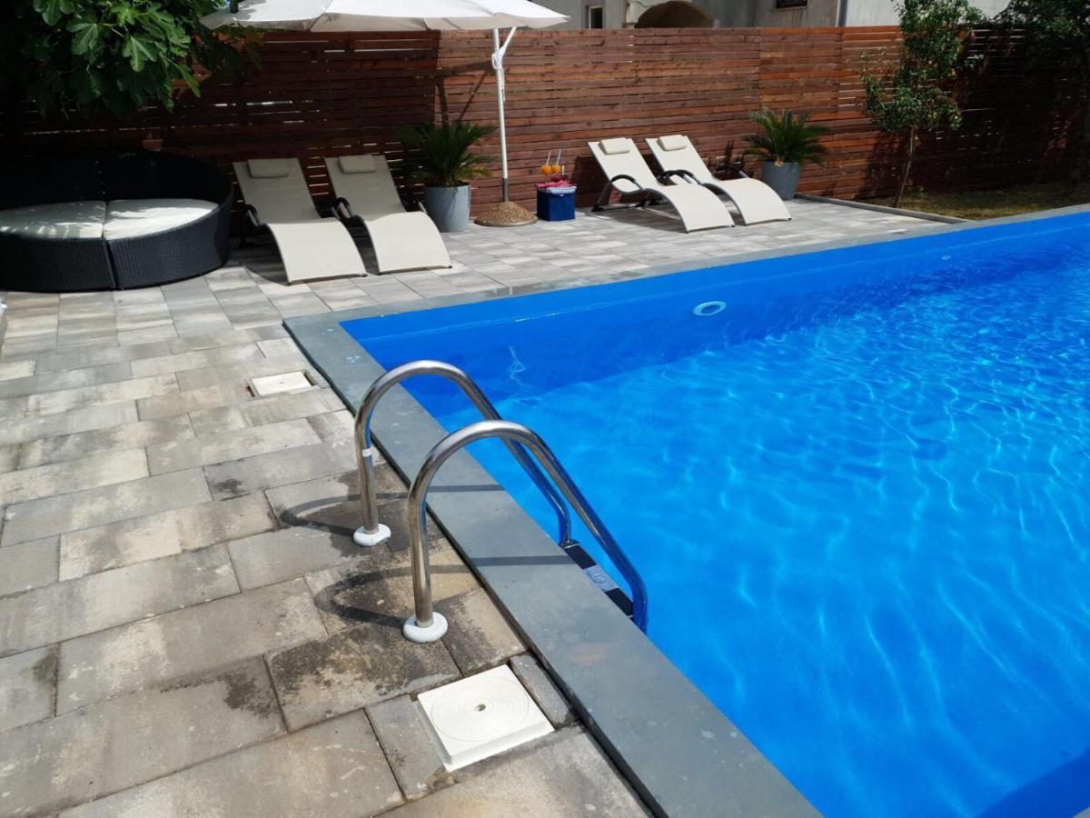 Апартаменти Apartmans Dina And Hana Radeki Polje 50 Loborika Екстер'єр фото