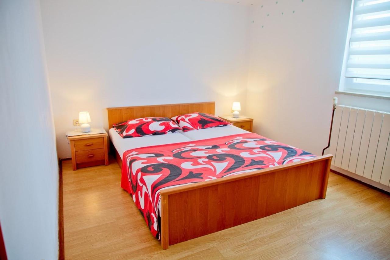 Апартаменти Apartmans Dina And Hana Radeki Polje 50 Loborika Екстер'єр фото