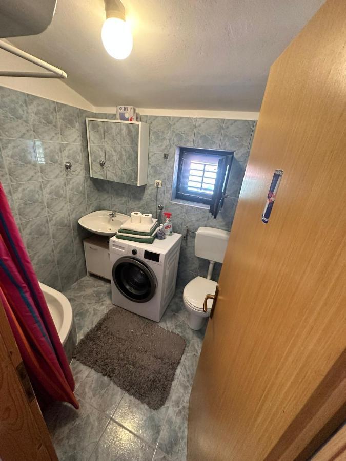 Апартаменти Apartmans Dina And Hana Radeki Polje 50 Loborika Екстер'єр фото
