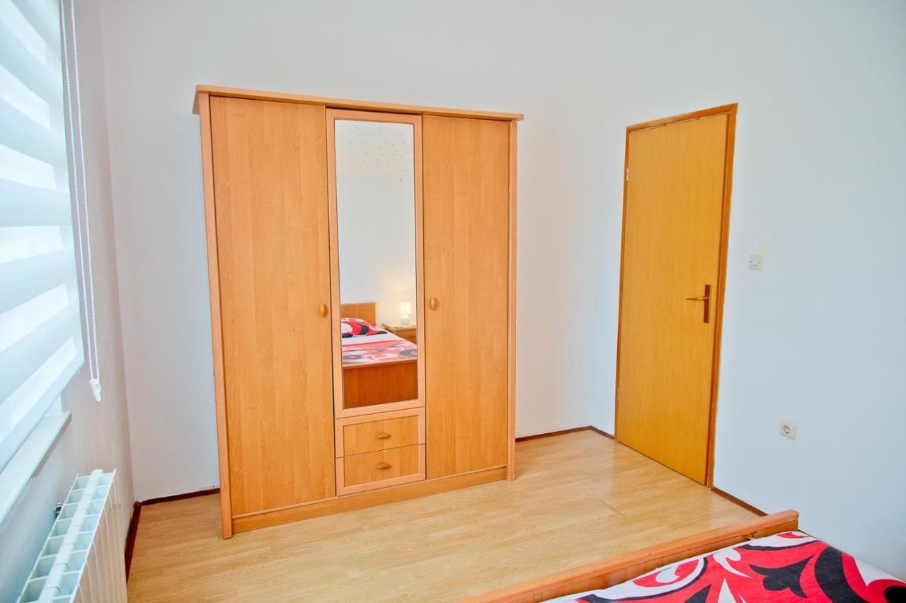 Апартаменти Apartmans Dina And Hana Radeki Polje 50 Loborika Екстер'єр фото