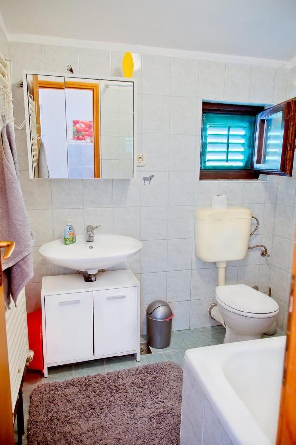 Апартаменти Apartmans Dina And Hana Radeki Polje 50 Loborika Екстер'єр фото