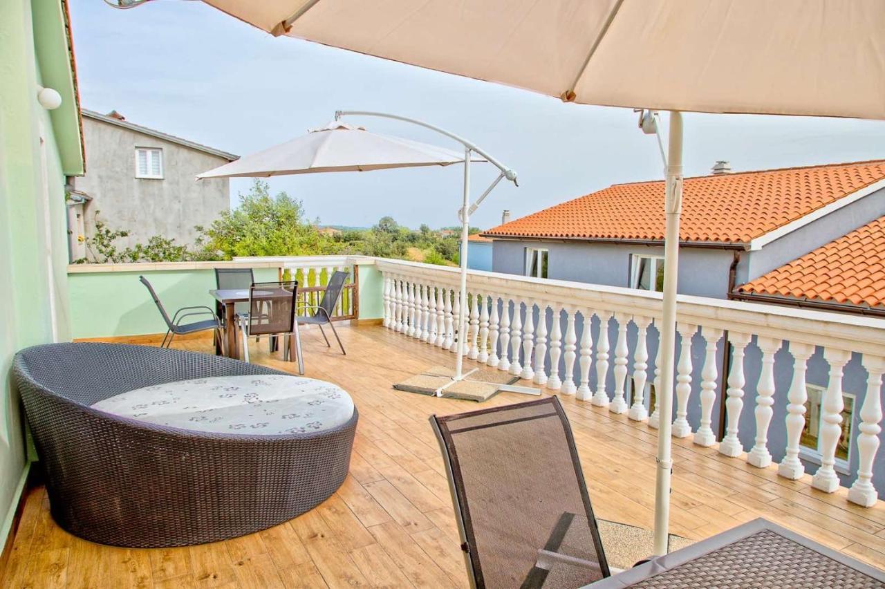 Апартаменти Apartmans Dina And Hana Radeki Polje 50 Loborika Екстер'єр фото