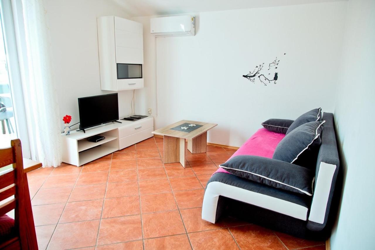 Апартаменти Apartmans Dina And Hana Radeki Polje 50 Loborika Екстер'єр фото