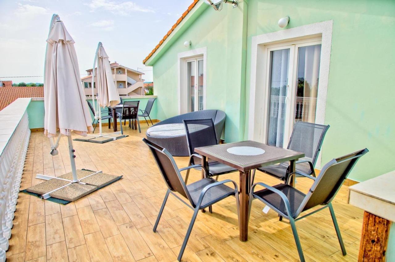 Апартаменти Apartmans Dina And Hana Radeki Polje 50 Loborika Екстер'єр фото