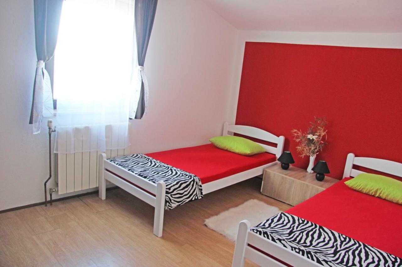 Апартаменти Apartmans Dina And Hana Radeki Polje 50 Loborika Екстер'єр фото