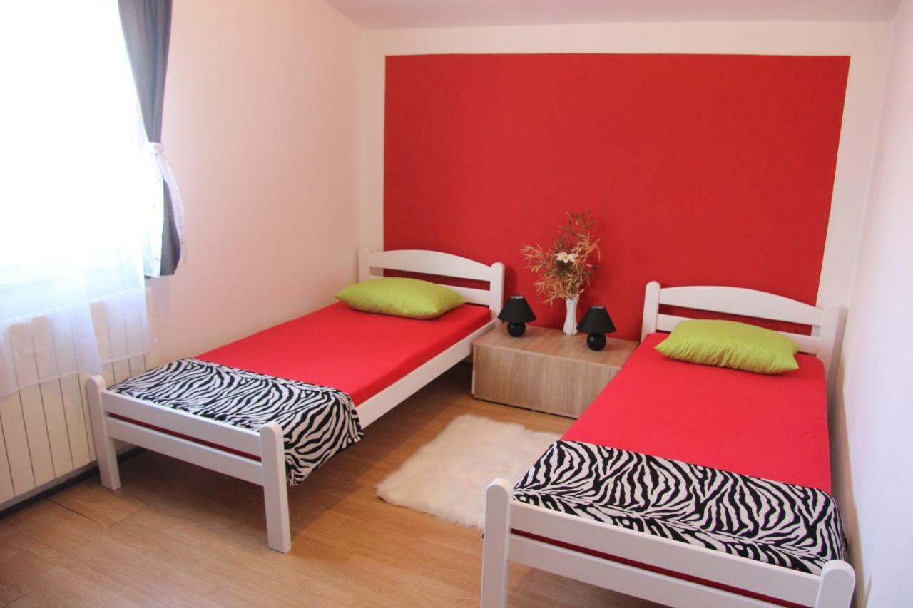 Апартаменти Apartmans Dina And Hana Radeki Polje 50 Loborika Екстер'єр фото
