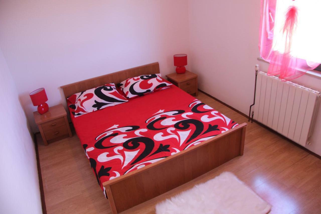 Апартаменти Apartmans Dina And Hana Radeki Polje 50 Loborika Екстер'єр фото