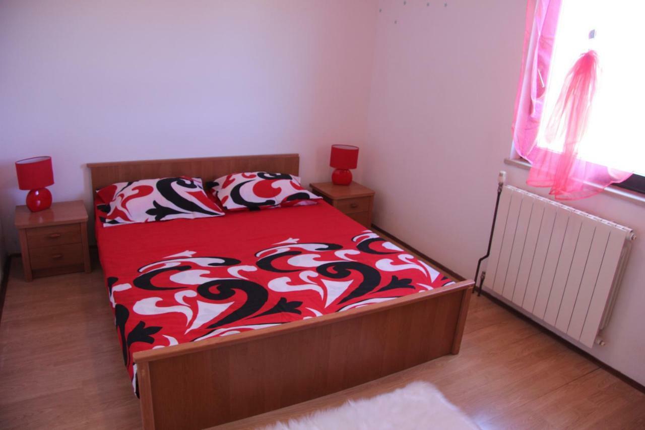 Апартаменти Apartmans Dina And Hana Radeki Polje 50 Loborika Екстер'єр фото